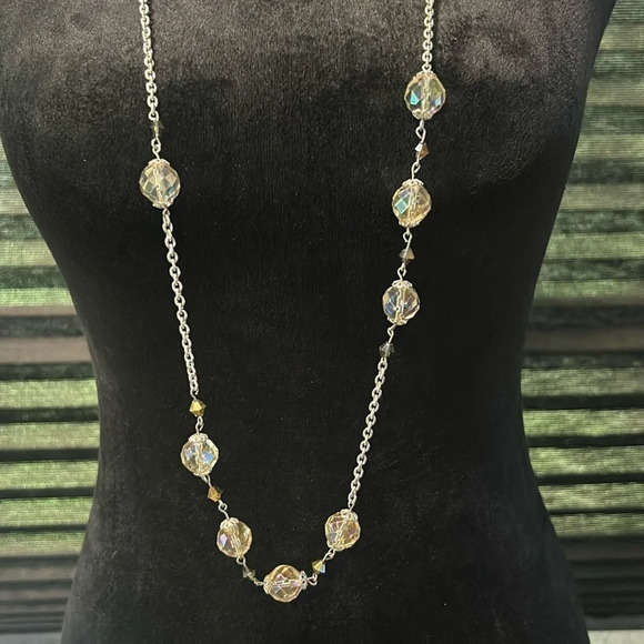 Jewelry - VTG Loft Round Clear Glass Beads Tiny Iridescent Purple Accent Beads Necklace